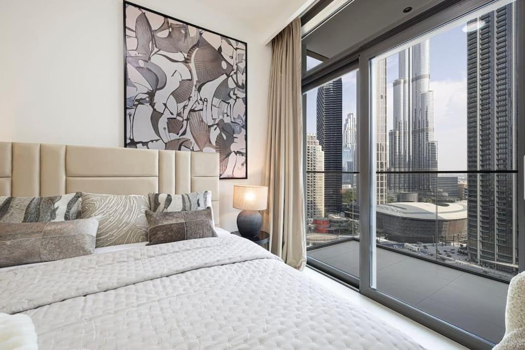 Stunning 3 Bedroom Facing Burj *